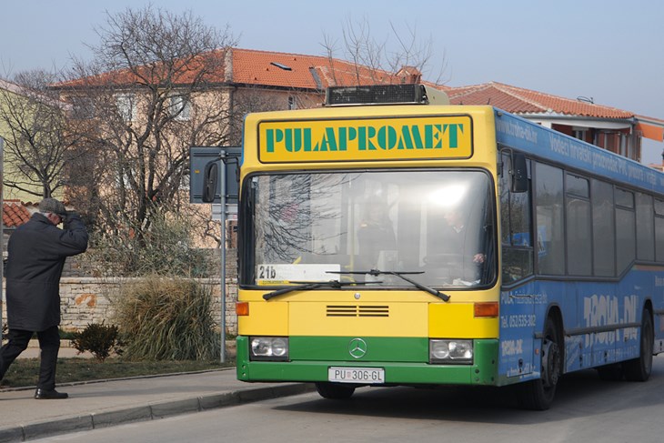 Autobus u Peroju, ilustracija
